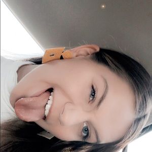 Meet your Posher, Cate